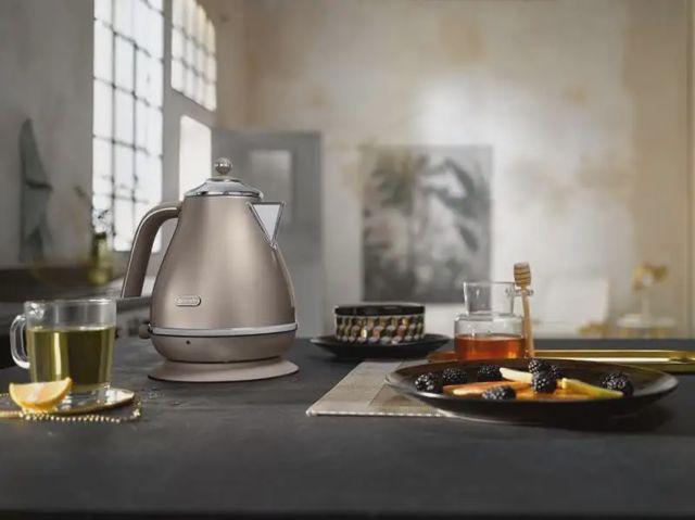 DeLonghi Bouilloire Icona Capitals KBOT3001.BG